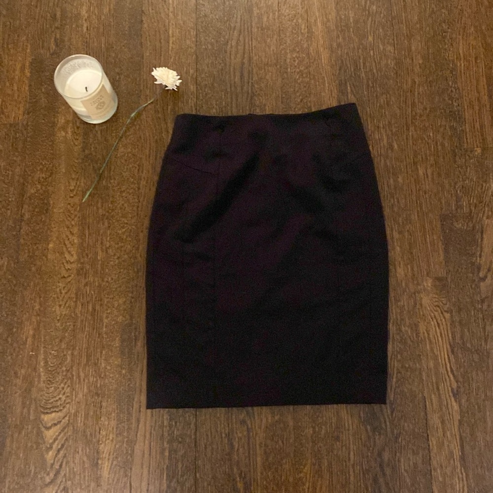 H&M Modern Classic Pencil Skirt. Size 4.